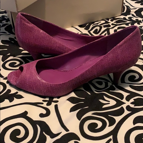 New! BCBG Raspberry Colored Open Toe Heels. NWT! - Picture 3 of 5